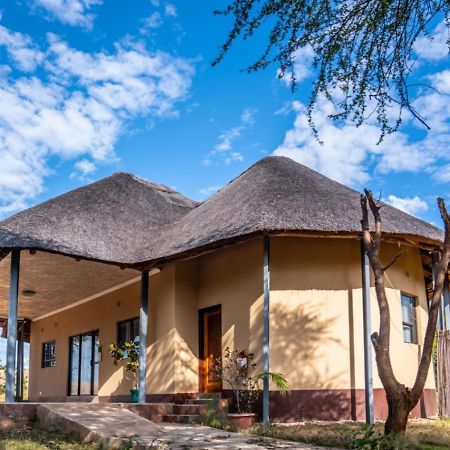 Nkanga Hotel 卡萨内 外观 照片
