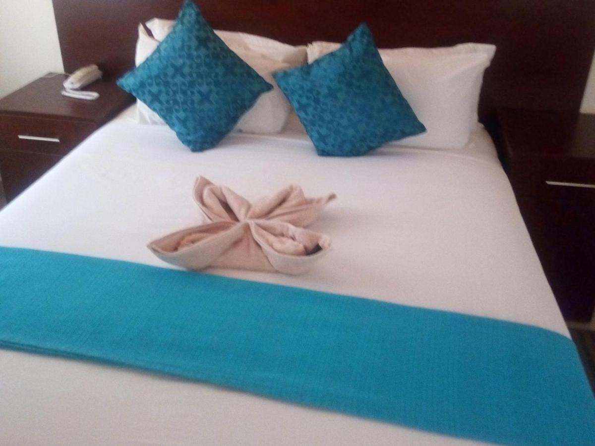 Nkanga Hotel 卡萨内 外观 照片