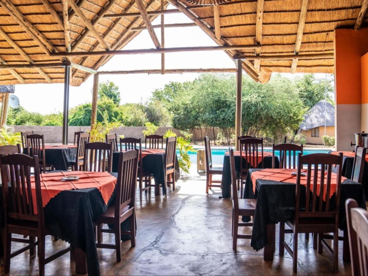 Nkanga Hotel 卡萨内 外观 照片