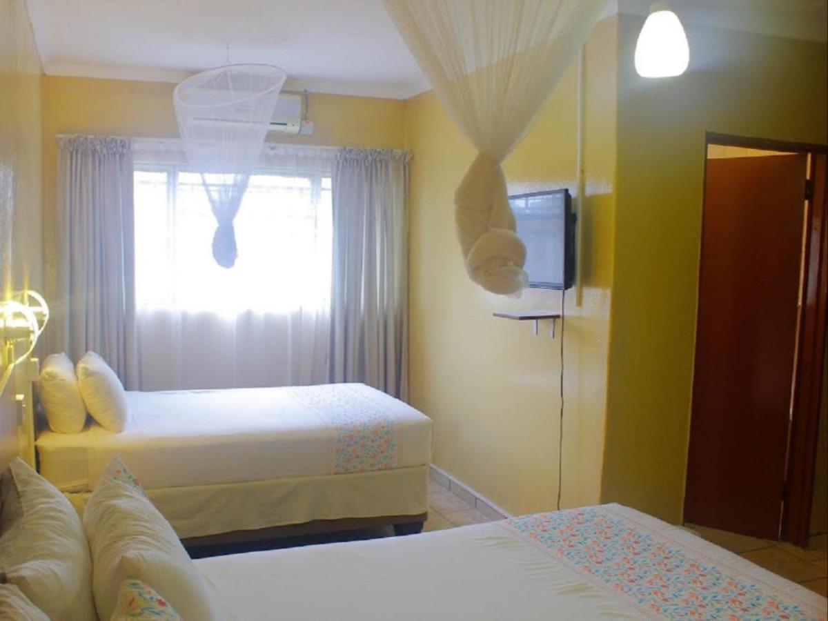 Nkanga Hotel 卡萨内 外观 照片