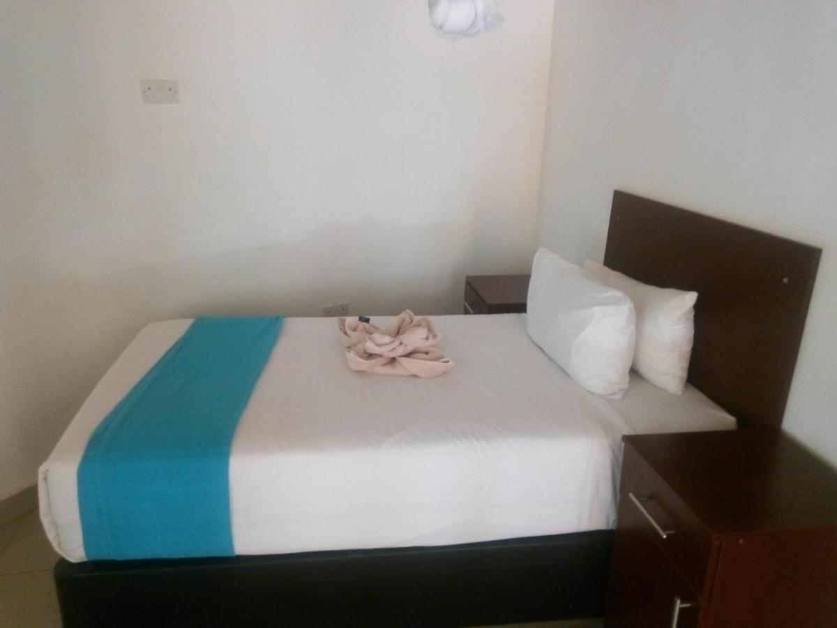 Nkanga Hotel 卡萨内 外观 照片
