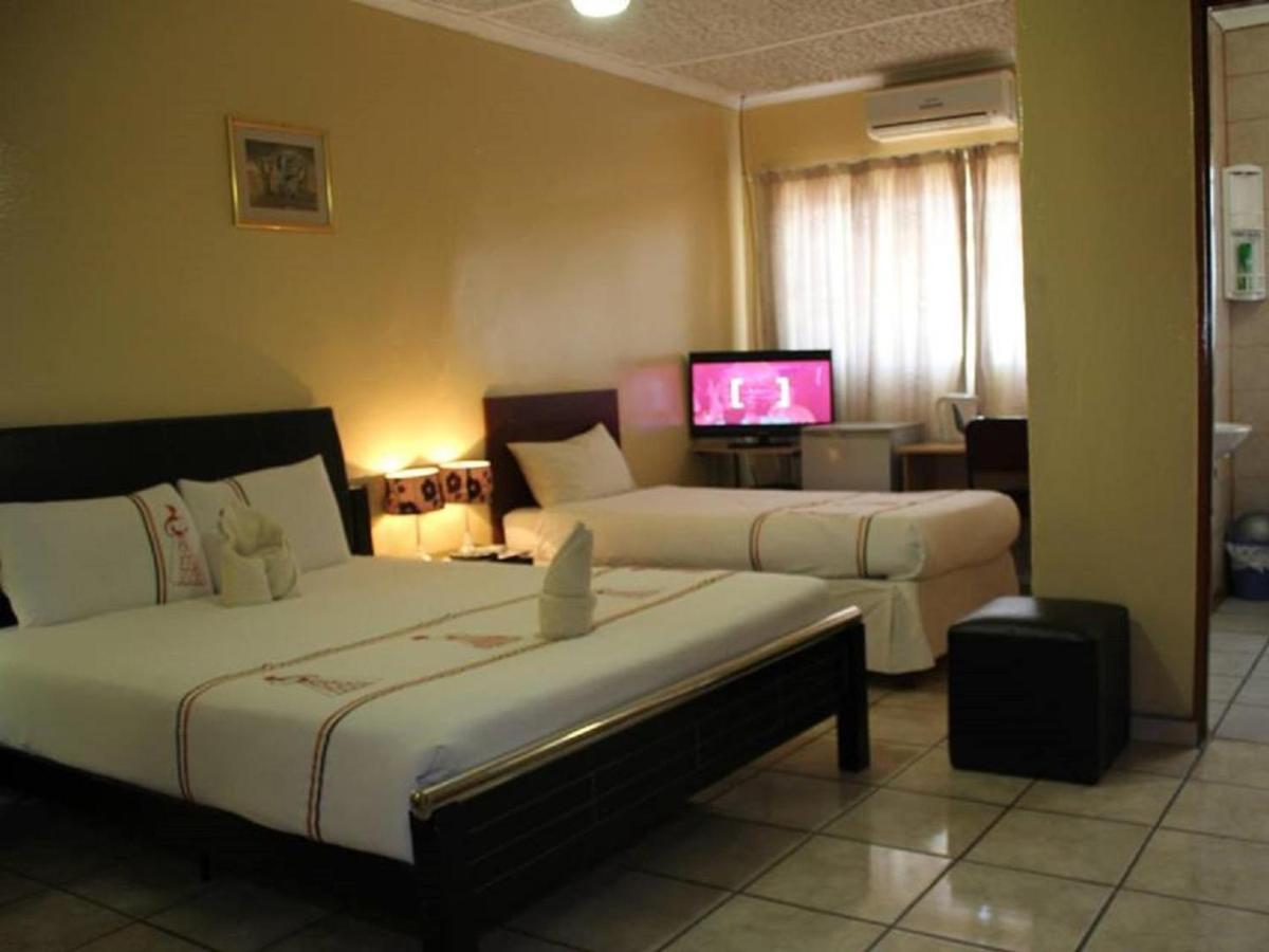 Nkanga Hotel 卡萨内 外观 照片
