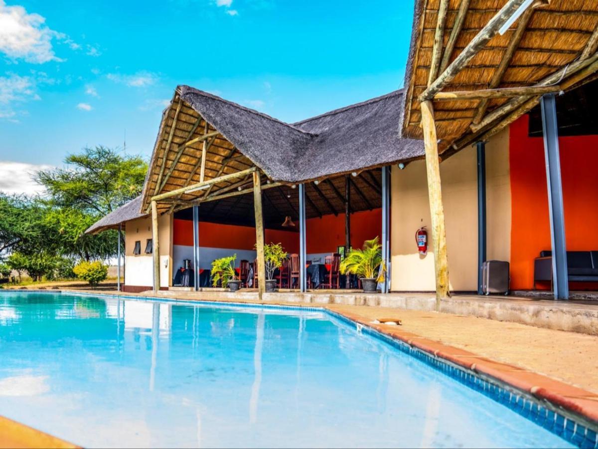Nkanga Hotel 卡萨内 外观 照片