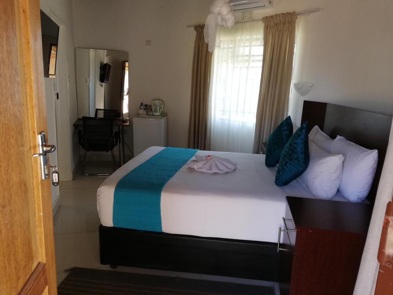 Nkanga Hotel 卡萨内 外观 照片