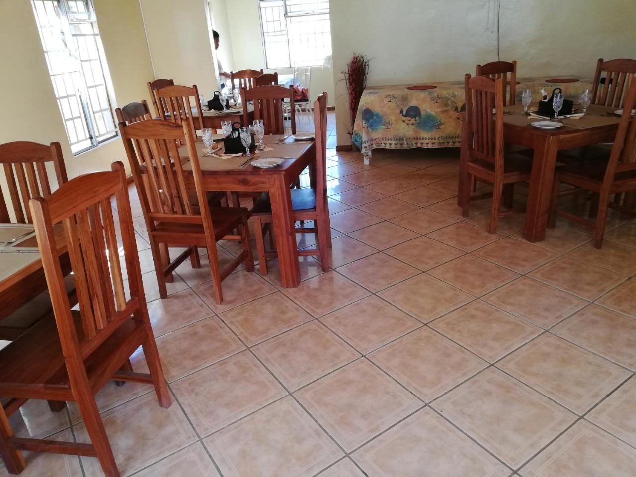 Nkanga Hotel 卡萨内 外观 照片