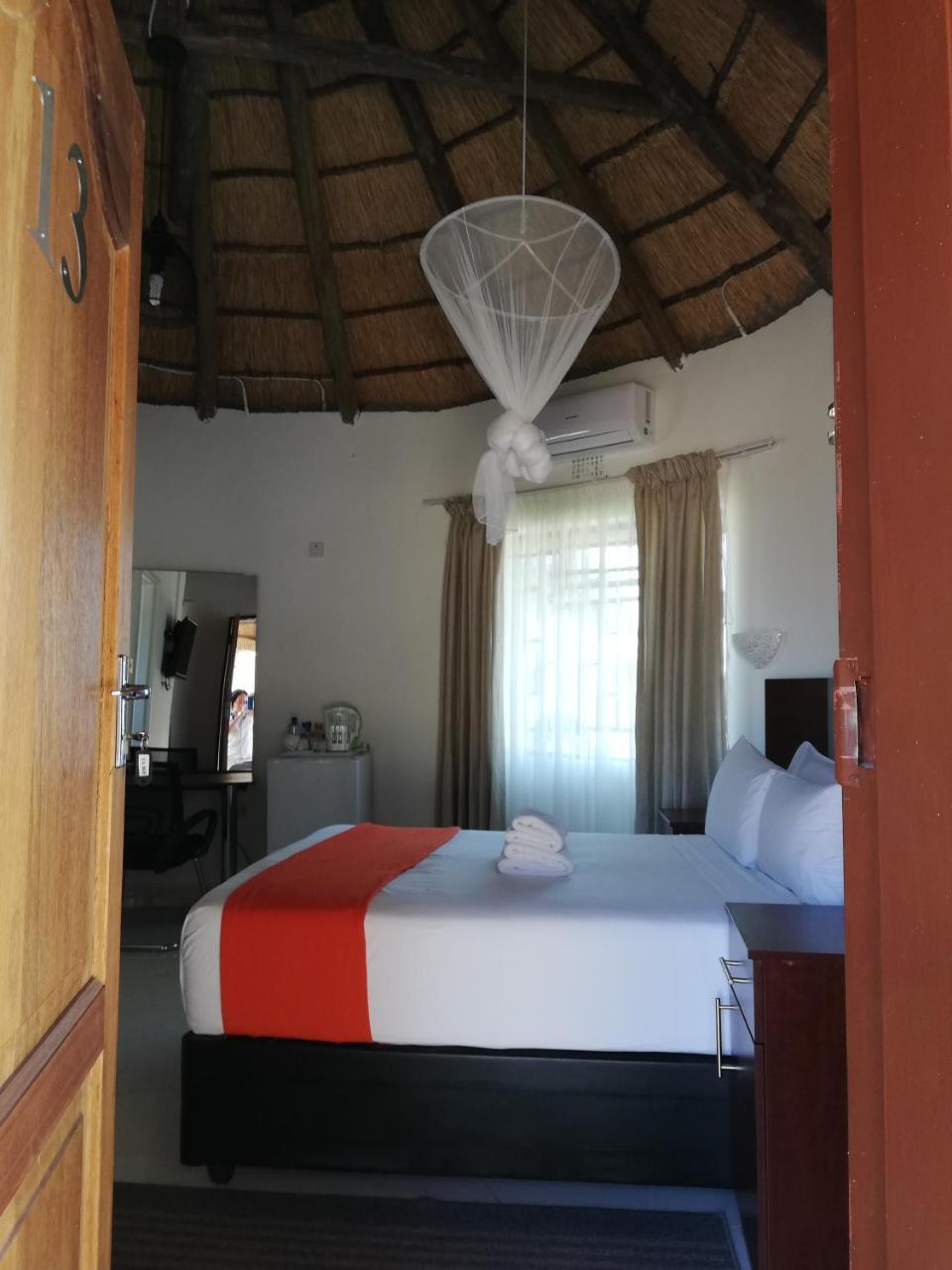 Nkanga Hotel 卡萨内 外观 照片